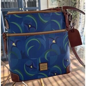 Disney Disneyland Club 33 Dooney & Bourke Crossbody Bag Purse